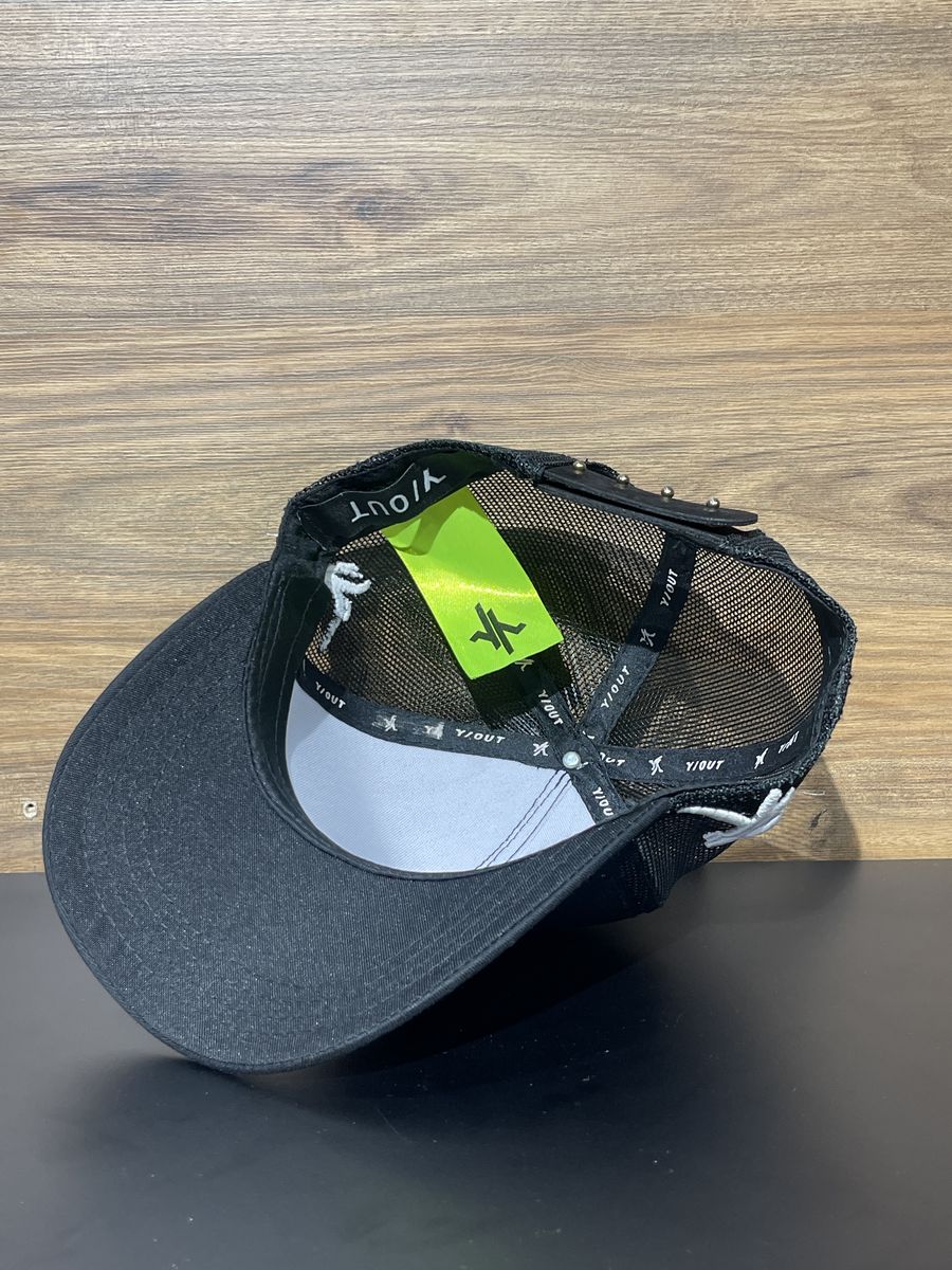 Gorra negra Y-OUT malla y herrajes dorados, foto 3 de 3