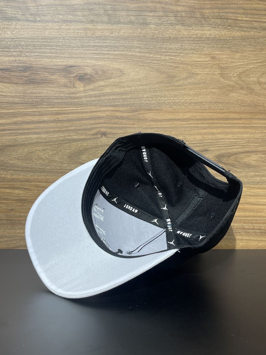 Gorra negra Jordan visera blanca, foto 3 de 3