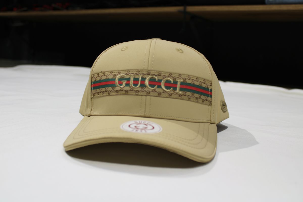 Gorra premium Gucci beige franja verde y roja
