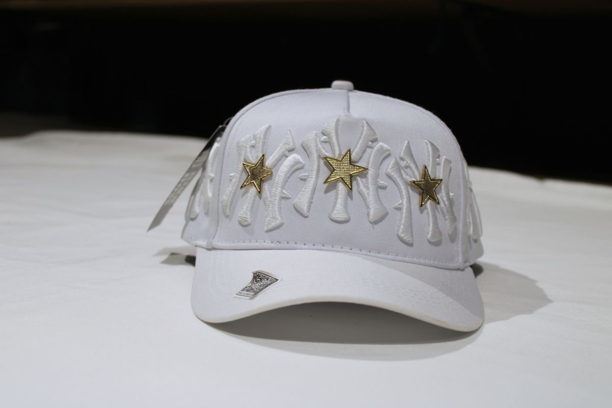 Gorra premium NY blanca bordado múltiple y estrellas, foto 2 de 3