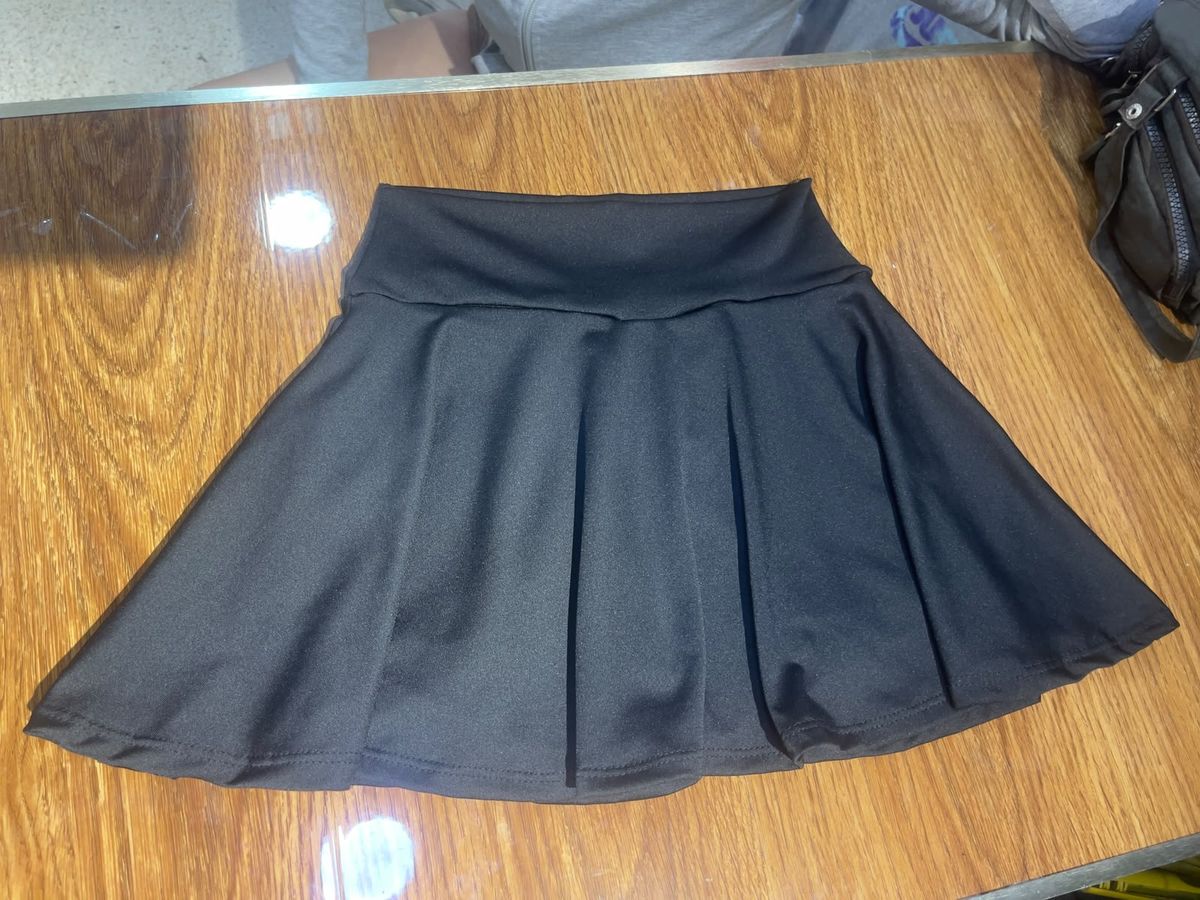 Falda short deportiva negra