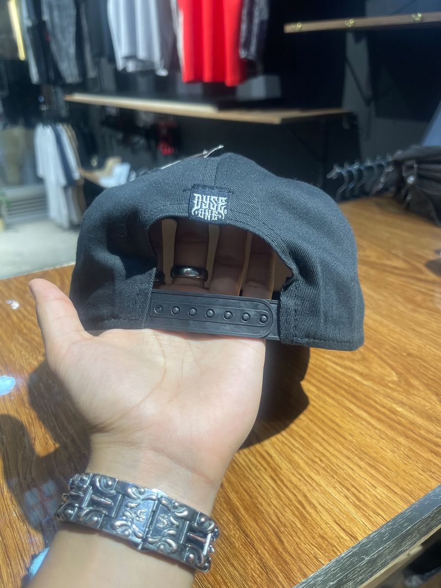 Gorra negra estampado verde y gris, foto 2 de 3