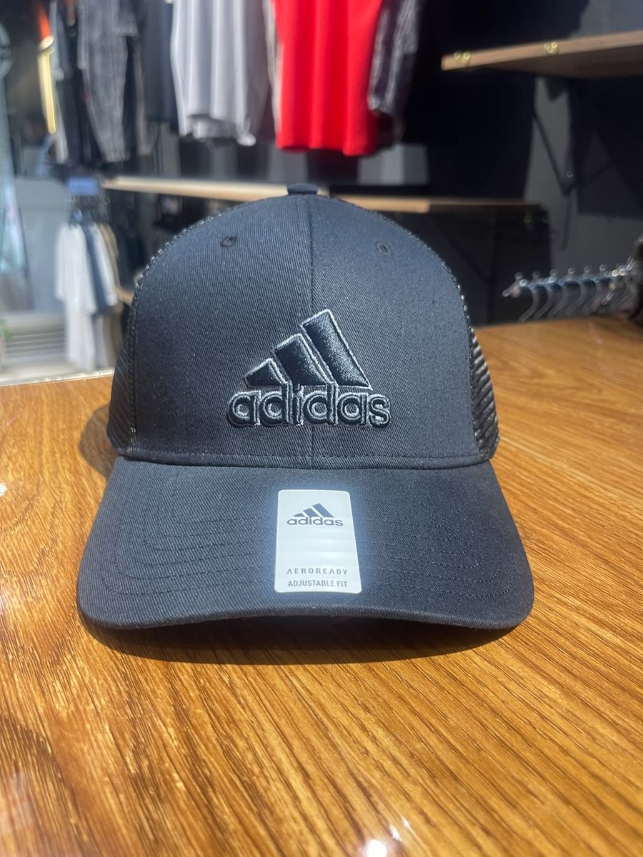 Gorra Adidas negra trucker