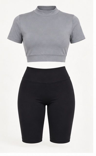 Conjunto deportivo blusa cuello tortuga y biker