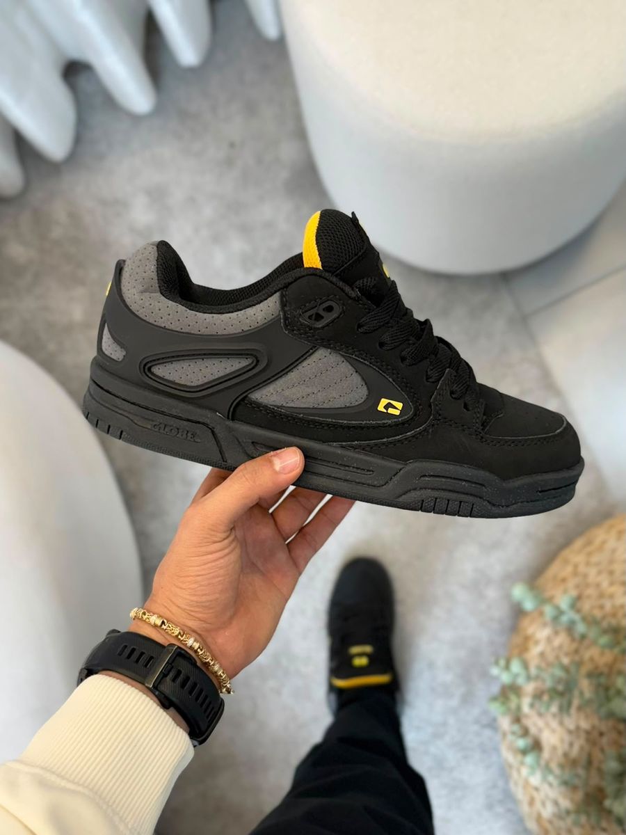 Zapatillas skate negras detalle amarillo