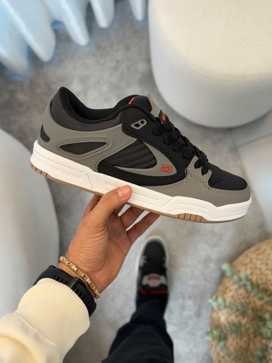 Zapatillas skate negras y grises
