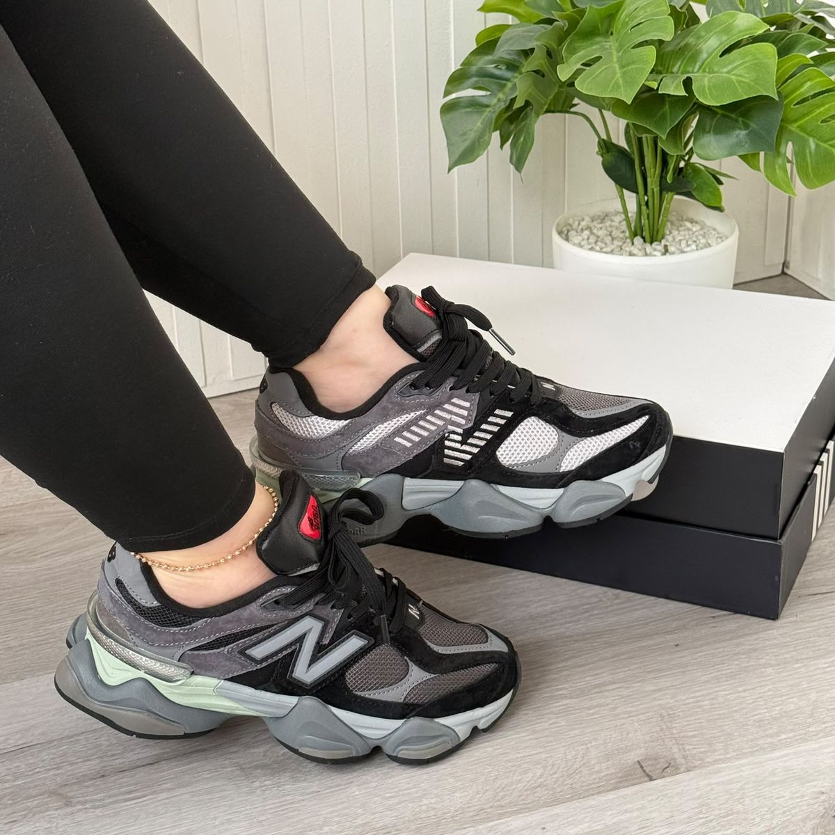 Zapatillas running gris negro robustas