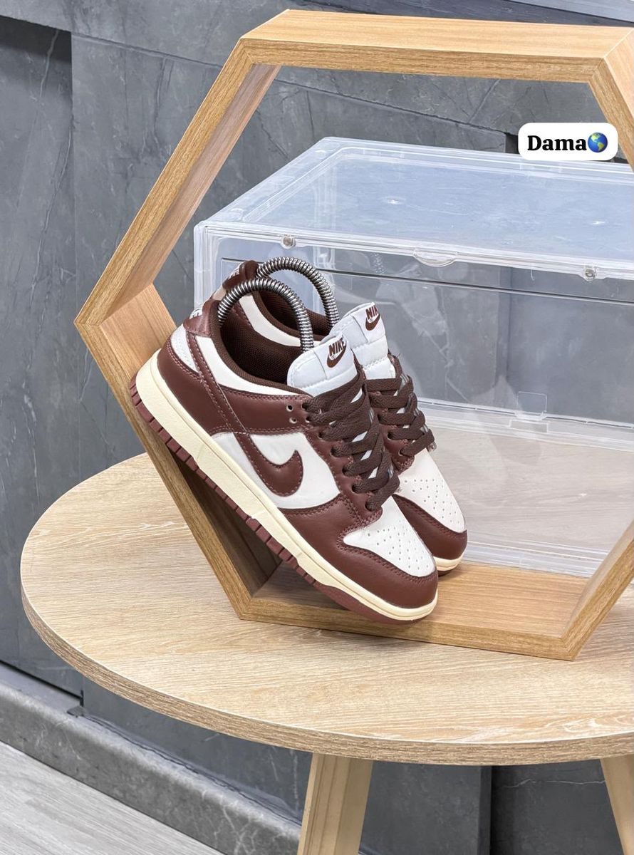 Zapatillas urbanas café y blancas