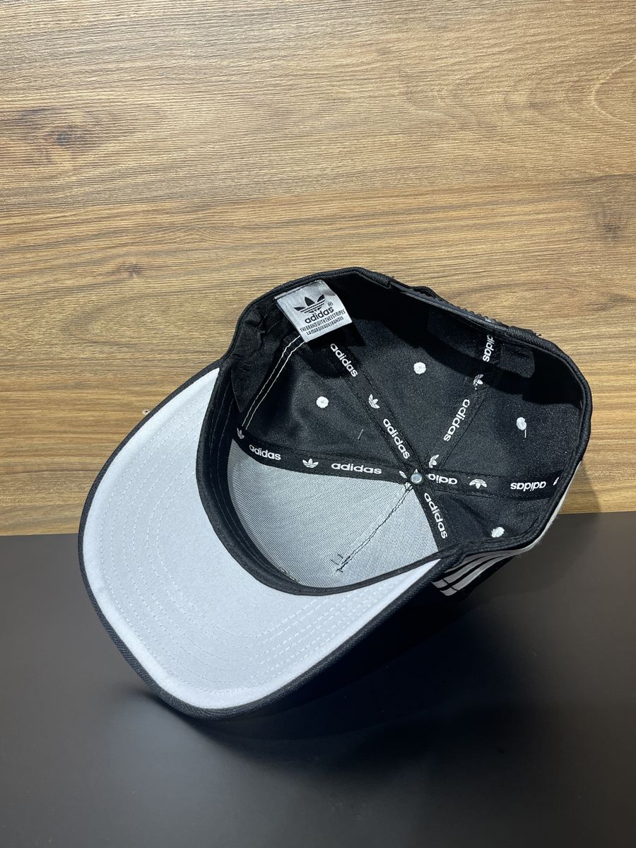 Gorra Adidas negra franjas blancas, foto 3 de 3
